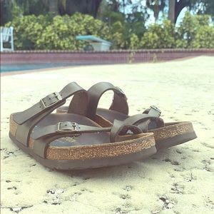 Mayari Brown Birkenstock’s